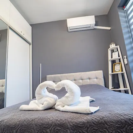 Niko's Cozy Apartment